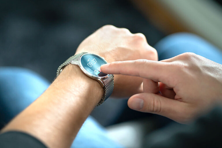 hybrid smartwatch