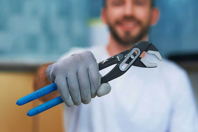 pipe wrench