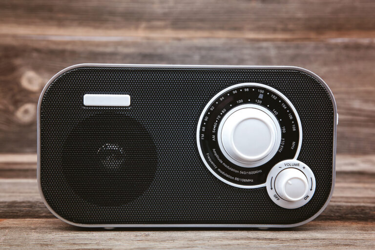 socket radio