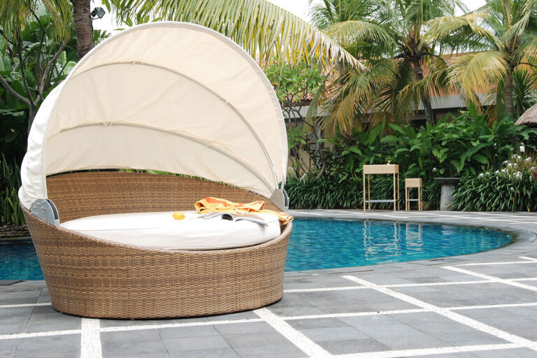 sun island lounger