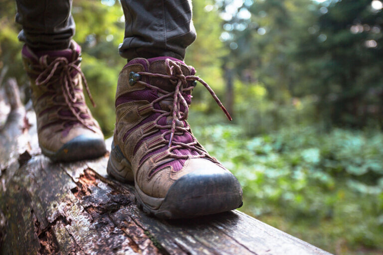 women's trekking shoe